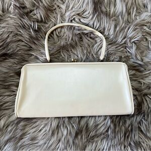 Vintage 1960s–1970s No Brand Cream Faux Leather Kisslock Snap Handbag Clutch 🐚⚜️